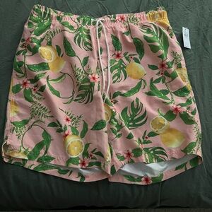 NWT- OLD NAVY - 7 inch inseam - men’s lemon pattern swim trunks/shorts - medium